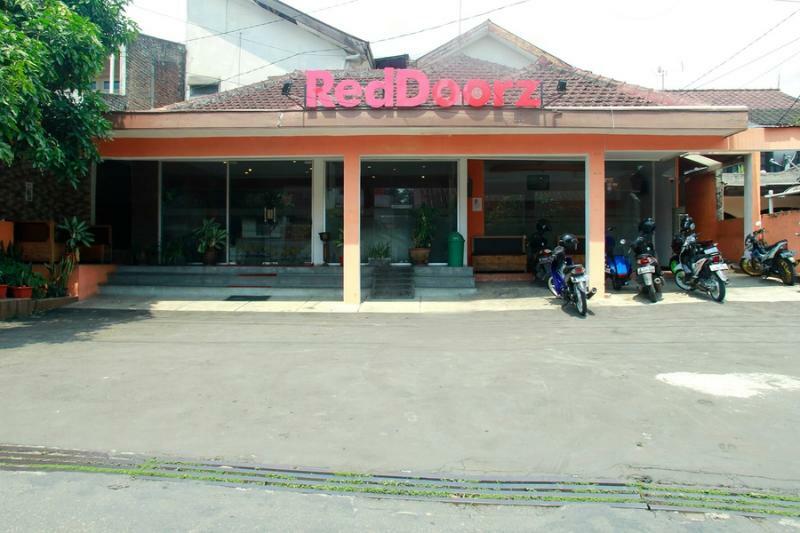 Reddoorz Syariah Near Btc Fashion Mall Bandung Dış mekan fotoğraf